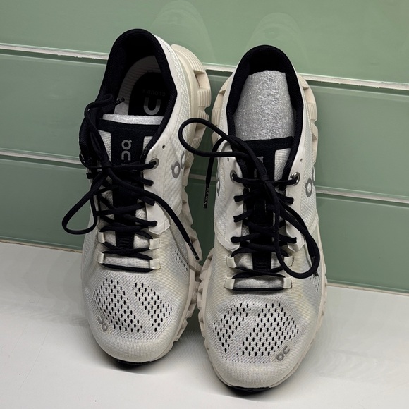 ON Cloud X lightweight Athletic Shoes - Picture 2 of 11